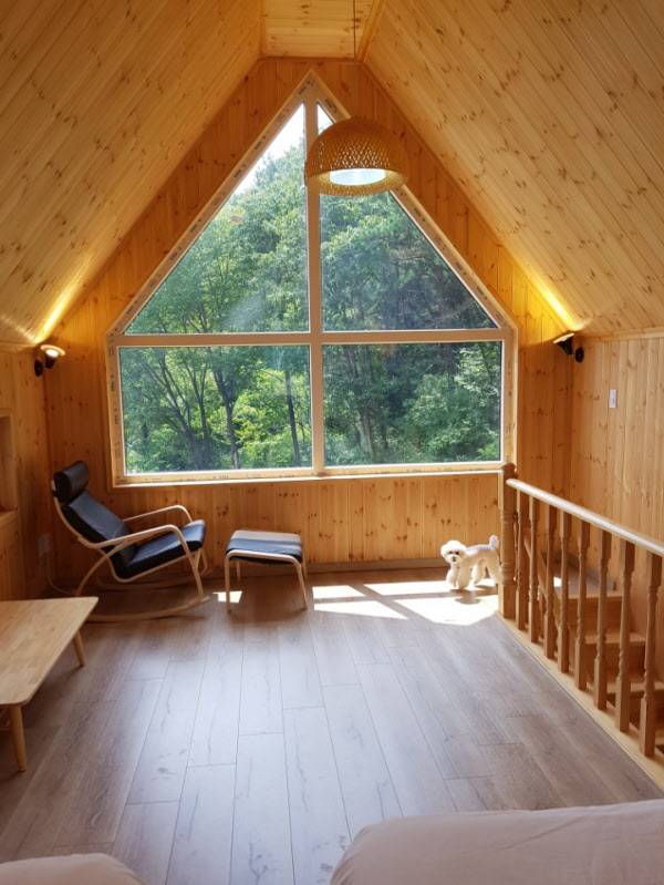 오 대표는 "공간도 남들에게 잘 보이게 하는 마케팅이 중요한 시대"라고 이야기한다. 사진은 경기도 양평 용문산 청춘별장 주택 내부. /프리홈 인터내셔널 제공