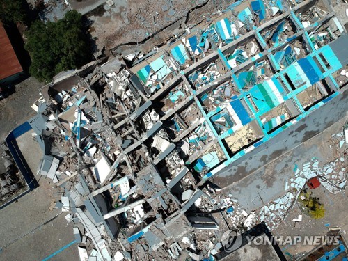 강진으로 무너져내린 인도네시아 술라웨시섬 팔루시 시내 한 호텔 [AFP=연합뉴스]