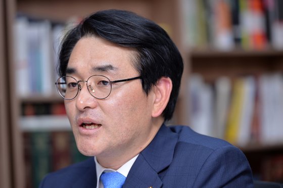 비리유치원 명단을 공개한 더불어민주당 박용진 의원. [중앙포토]