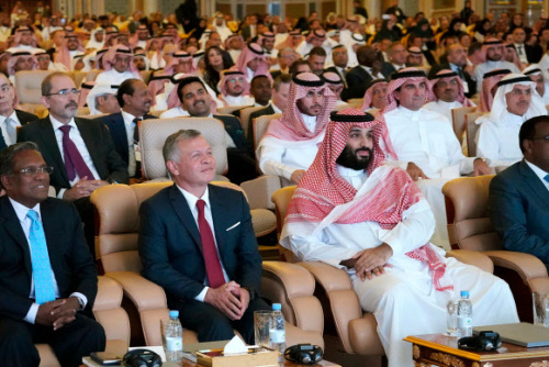 미래투자이니셔티브에 참석한 무함마드 빈 살만(앞줄 오른쪽) 사우디 왕세자. 연합뉴스