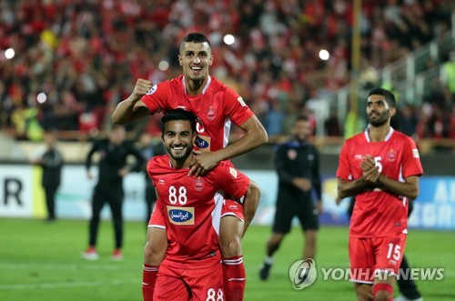 이란의 페르세폴리스 선수들이 2018 아시아축구연맹(AFC) 챔피언스리그 결승진출을 기뻐하는 모습. [EPA=연합뉴스]