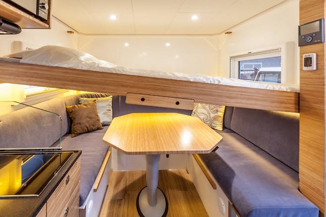 소파를 침대로 변형할 수 있으며 리프트 침대도 적용 가능