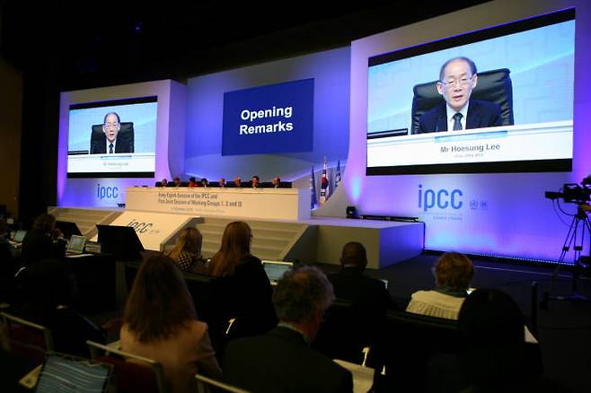 인천 송도에서 열린 IPCC 총회에서는 지구온난화 1.5 ℃ 특별보고서를 채택해 기후변화를 막기 위한 세계 각국의 노력을 요청했다. (출처: 기상청)