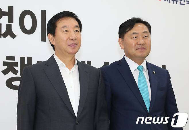 김성태 자유한국당 원내대표(왼쪽)와 김관영 바른미래당 원내대표. /뉴스1 © News1 안은나 기자