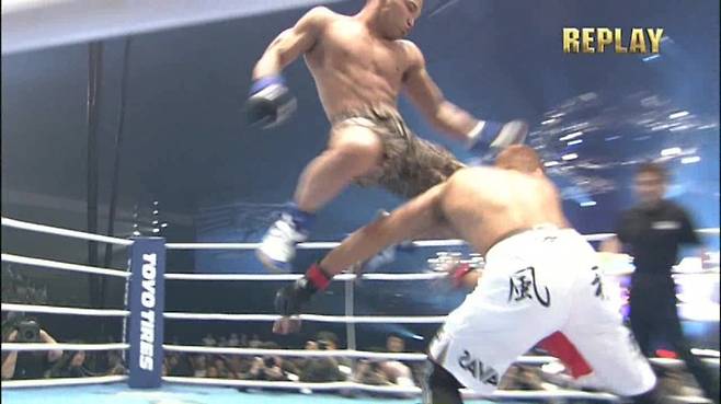 ▲ 미야타 가즈유키는 2006년 히어로즈에서 야마모토 키드 노리후미의 플라잉니를 맞고 4초 만에 KO패 했다.