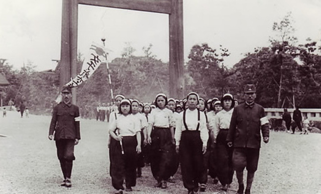 일제강점기였던 1944~45년 10대 초·중반의 소녀들이 군수공장으로 끌려가 임금 한 푼 받지 못하고 강제노역에 동원됐다. 시민모임 제공