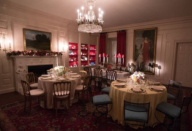 백악관 차이나룸은 국가 만찬에 사용했던 세개의 테이블로 꾸몄다. 복제품이다. [연합뉴스]