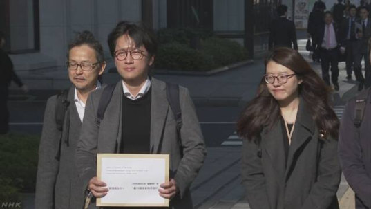 2018년 12월 4일 대법원의 강제징용 피해자 배상판결과 관련, 원고 측 변호인인 임재성·김세은 변호사는 이날 오후 한일 시민단체 활동가들과 함께 요청서를 들고 도쿄 지요다구 마루노우치의 신일철주금 본사를 방문했다. /NHK