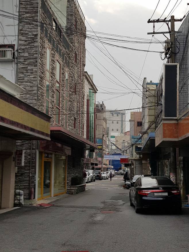 지난 3일 오후 찾은 대구 중구 도원동의 자갈마당은 민간개발로 폐업이 속출하면서 골목 분위기가 썰렁했다.