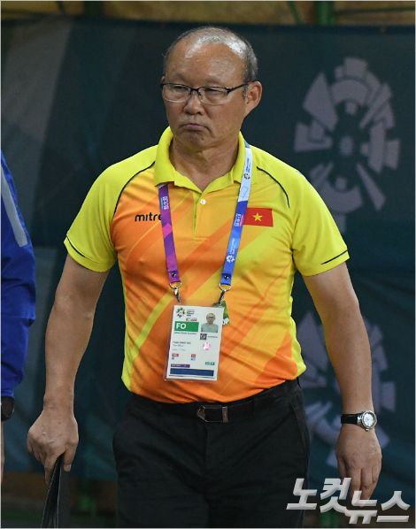 2018 아세안축구연맹(AFF) 스즈키컵에서 베트남을 10년 만의 우승으로 이끄는 새 역사를 쓴 박항서 감독은 '부'와 '명예'를 모두 손에 넣었다.(노컷뉴스DB)