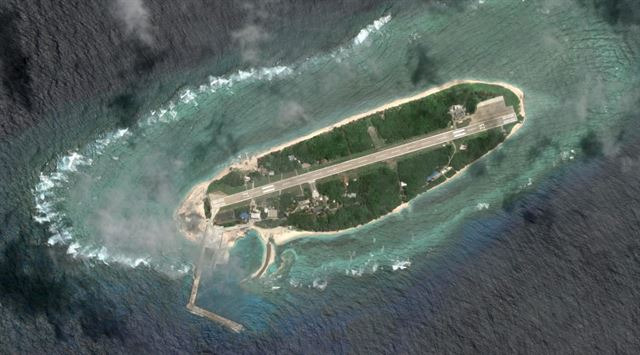 대만이 실효지배하고 있는 남중국해 이투아바섬(중국명 타이핑다오, 베트남명 바빈)의 모습. 길이 약 1.4㎞로 스프래틀리 군도에서 가장 큰 자연섬이다. 구글맵 캡처