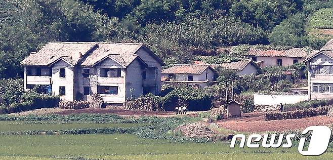 (자료사진) 북한 황해북도 개풍군 주변 마을. 2017.8.29/뉴스1 © News1 박지혜 기자
