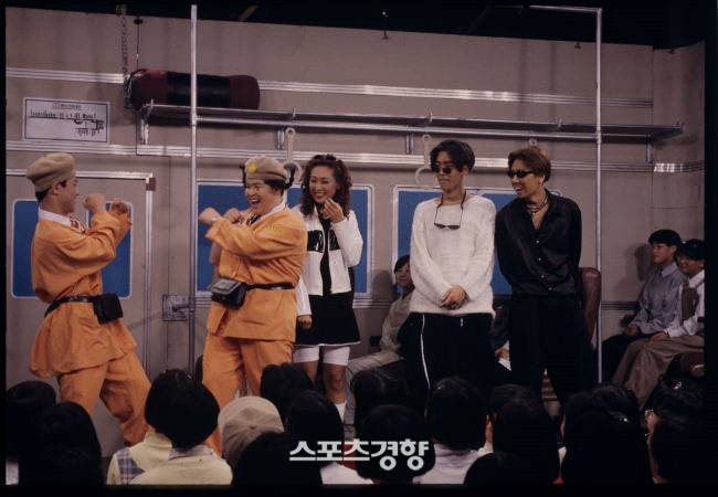 1995년 SBS ‘기쁜 우리 토요일-영자의 전성시대’에 그룹 룰라가 출연한 모습. 지금과 많이 다른 이상민(맨 오른쪽)의 모습이 눈길을 끈다.