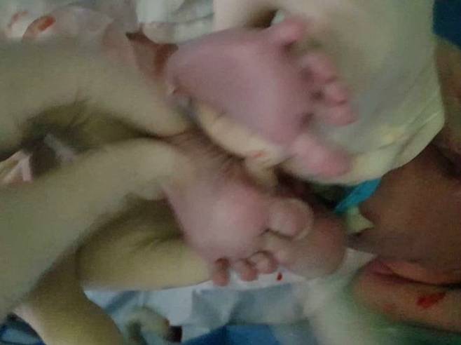 윤상현은 24일 자신의 인스타그램에 셋째 아들의 발 사진을 올렸다. (사진=윤상현 인스타그램)