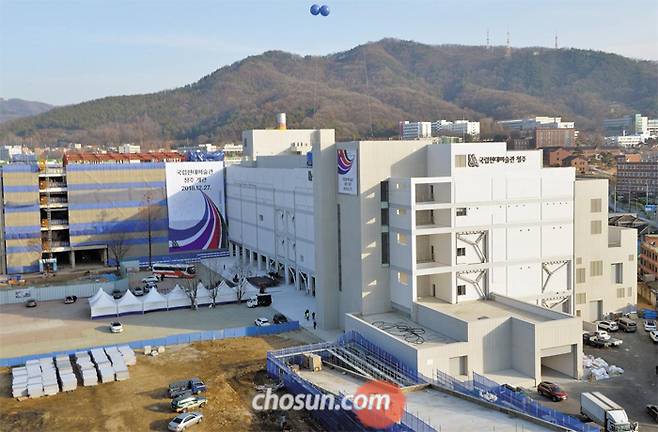 충북 청주시 내덕동 옛 담배공장을 단장해 27일 개관하는 국립현대미술관 청주관 전경. /신현종 기자