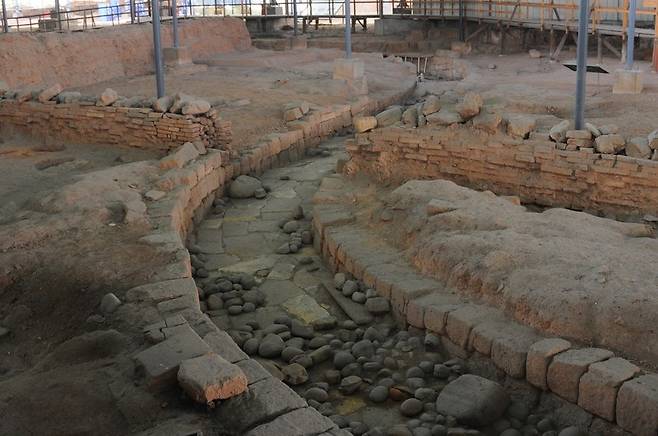 베트남의 뿌리인 남월국은 고대 중국에 항거하다가 한나라의 침략을 받아서 멸망했다는 점에서 우리나라 고대국가인 위만조선과 닮은꼴이다. 그러나 두 나라 모두 중국 문화를 받아들이면서도 독자적인 문화를 발전시켜 갔다. 현재 중국 광둥성 광저우시에 있는 남월국의 궁궐과 관청 터. 권오영 교수 제공