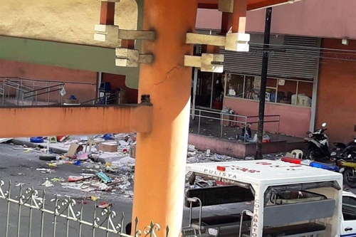 사제폭탄이 폭발한 필리핀 코타바토시의 백화점 입구 [ABS-CBN 방송 홈페이지 캡처=연합뉴스]