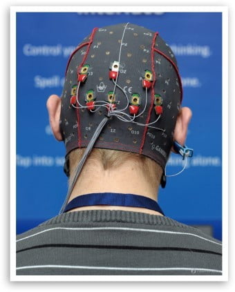 비침습형 BMI 장비. 모자나 헤드셋 형태가 일반적이다. /한국뇌연구원 제공