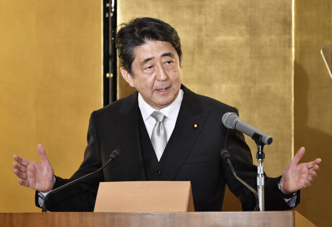 아베 신조 일본 총리가 지난 4일 이세시에서 신년 기자회견을 하고 있다. 이세|교도연합