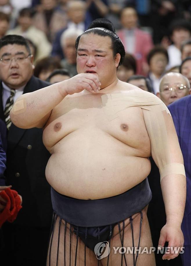 16일 전격적으로 은퇴를 선언한 일본 스모 요코즈나 기세노사토(33) 16일 전격적으로 은퇴를 선언한 일본 스모 요코즈나 기세노사토(33)