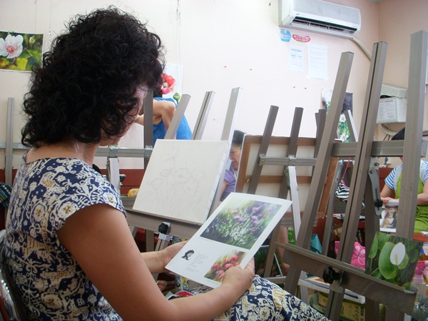 지난해 여름부터 아내는 주민센터 수채화반에 등록해 미술을 배우고 있다.