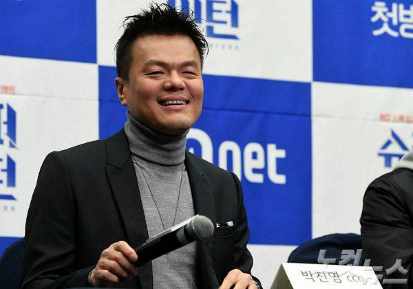 JYP엔터테인먼트 박진영 CCO가 24일 오후 서울 마포구 스탠포드호텔에서 열린 No스펙 입사 프로젝트 ‘Mnet 슈퍼인턴’ 제작발표회‘ 에 참석해 취재진의 질문에 미소 짓고 있다. (사진=황진환 기자)