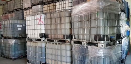 충북 음성의 한 공장에 버리다 적발된 폐기물 [독자 제공]