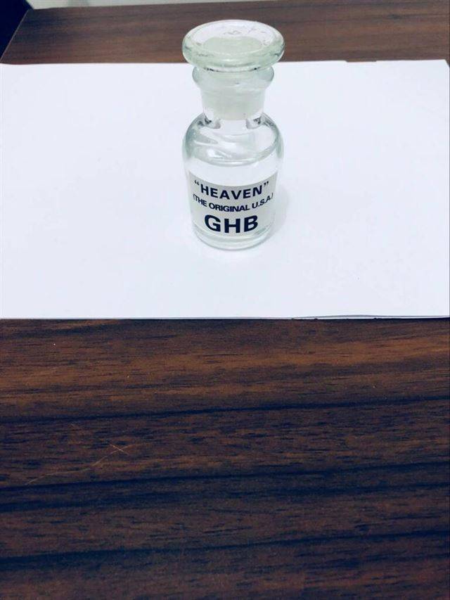 빅뱅의 승리가 운영하는 서울 강남 클럽 버닝썬에서 발생한 폭행사건으로 '물뽕'에 대한 경계심이 커지고 있다. 사진은 인터넷 판매업자가 제시한 물뽕 사진.