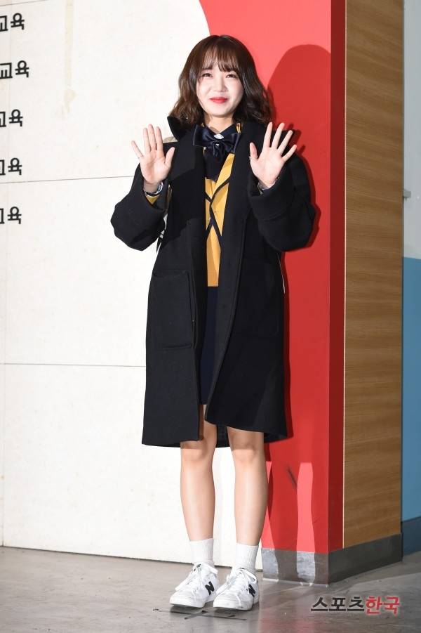 서울공연예술고등학교 졸업식에 참석한 위키미키 최유정. 사진=조은정 기자 new@hankooki.com