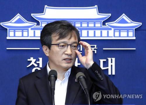 북미정상회담 관련 브리핑하는 청와대 (서울=연합뉴스) 배재만 기자 = 청와대 김의겸 대변인이 28일 오후 춘추관에서 북미정상회담 관련 브리핑을 하고 있다. 2019.2.28 scoop@yna.co.kr
