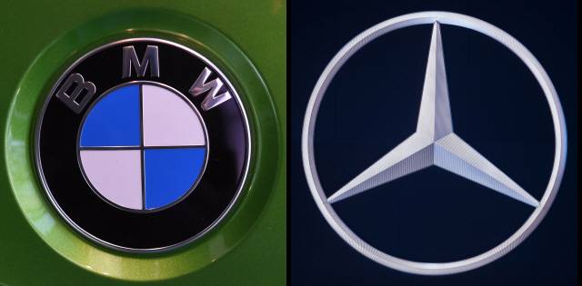 BMW 로고(왼쪽)과 메르세데스-벤츠 로고 /AFP연합뉴스