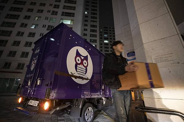 ⓒ시사IN 조남진 마켓컬리 배송 담당자가 ‘새벽배송’을 하고 있다. 마켓컬리는 하루에 주문 2만여 건을 처리한다.