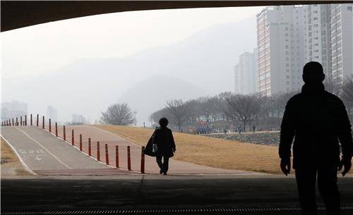 미세먼지로 뿌연 대구 도심 / 김준범