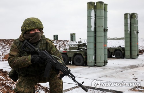 우크라이나 크림반도에 배치된 러시아 S-400 지대공 미사일시스템 [타스=연합뉴스 자료사진]