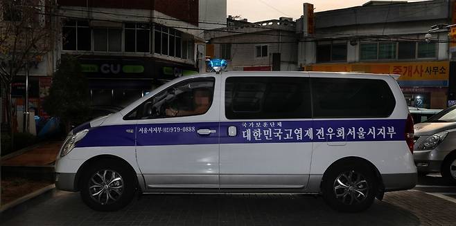 고엽제전우회의 전국 200여 지회에 배치된 환자 이송용 구급차. 관제데모 인력 동원 때 불법적으로 이용됐다. 강재훈 선임기자 khan@hani.co.kr