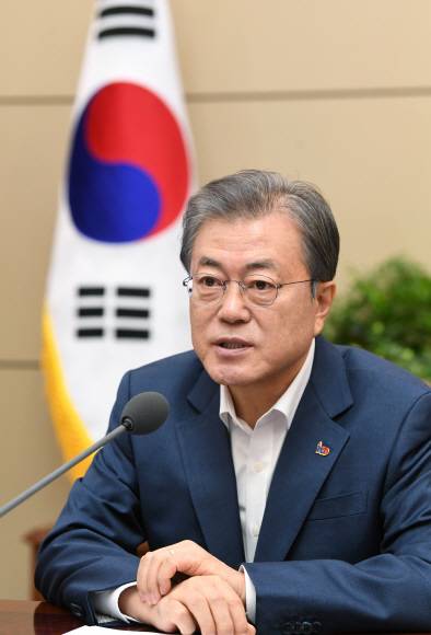 문재인 대통령이 1일 오전 청와대 여민관에서 열린 수석 보좌관 회의에서 모두발언을 하고 있다. 2019. 4. 1. 도준석 기자 pado@seoul.co.kr 문재인 대통령이 1일 오전 청와대 여민관에서 열린 수석 보좌관 회의에서 모두발언을 하고 있다. 2019. 4. 1. 도준석 기자 pado@seoul.co.kr
