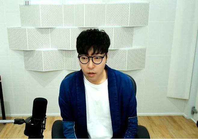 인기 유튜버 대도서관이 지난달 25일 방송을 통해 ‘버닝팜(farm)’ 논란에 대한 입장을 밝히고 있다. 유튜브 캡처