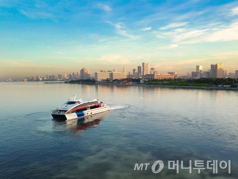 칼리보공항에서 보라카이섬을 직항하는 ''마부하이 보라카이 크루즈'(사진)가 본격 운항에 들어간다. /사진=필리핀항공