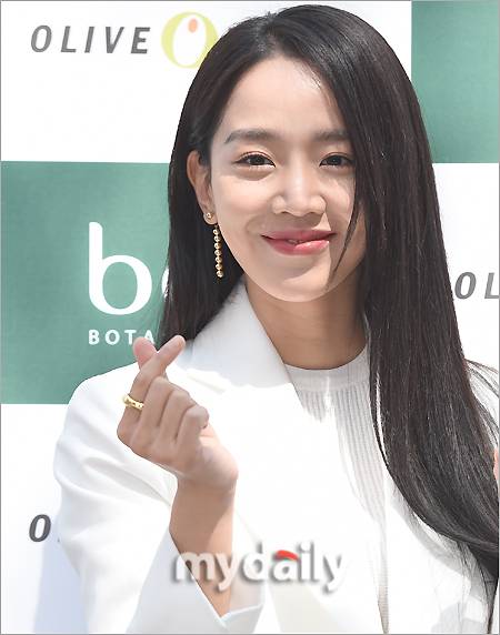 ▲ 신혜선 '흑발 찰떡이야'