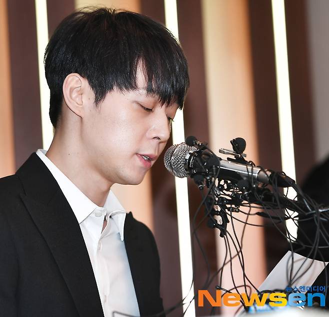 박유천, 당시 고개 숙이며 기자회견