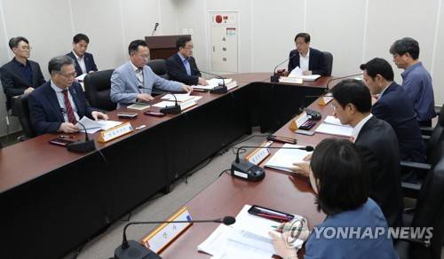 사회적참사 특별조사위원회 32차 전원회의 (서울=연합뉴스) 임헌정 기자 = 장완익 사회적참사 특별조사위원회 위원장이 23일 오후 서울 중구 포스트타워에서 열린 제32차 전원회의를 주재하고 있다. 2019.4.23 kane@yna.co.kr