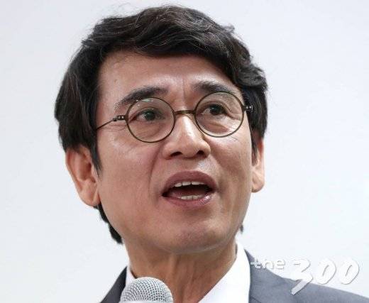 유시민 노무현재단 이사장이 지난달 23일 오전 서울 마포구 노무현재단에서 열린 고(故) 노무현 전 대통령 서거 10주기 기자간담회를 갖고 있다./사진=홍봉진 기자