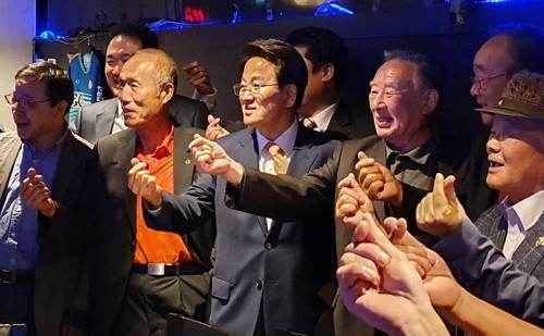 정동영 대표와 강연 참석자들 (시드니=연합뉴스) 정동철 통신원