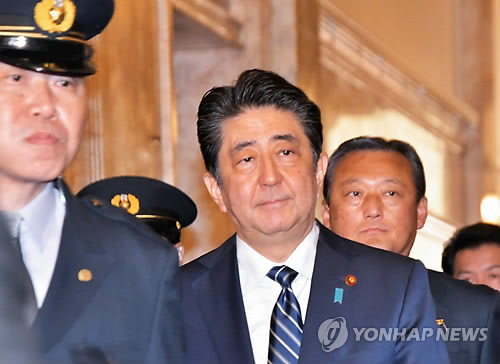지난 1월30일 아베 신조(安倍晋三) 일본 총리가 국회에 출석하는 모습. [UPI=연합뉴스 자료사진]