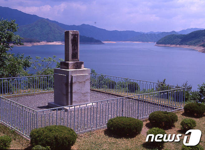 강원 화천군 간동면 구만리에 세워져 있는 파로호 기념비 © News1 홍성우 기자