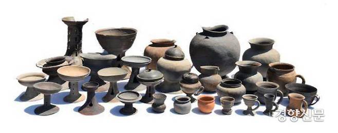 창원 현동 아라가야 고분에서 출토된 토기들. 이 고분군에서는 모두 1만여점의 유물이 쏟아졌다.|삼한문화재연구원 제공