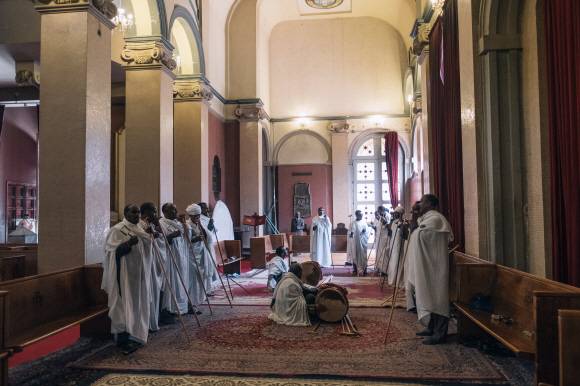 고대 기독교의 원형을 고스란히 간직한 랄리벨라의 암굴교회 내부. 고대 기독교의 원형을 고스란히 간직한 랄리벨라의 암굴교회 내부.