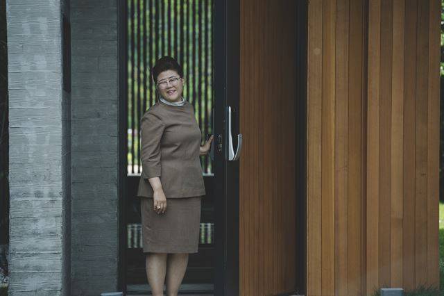 영화 '기생충'의 이정은은 제72회 칸국제영화제 공식 상영 당시를 회상하며 “유럽인들은 기택 식구에 감정이입이 됐는지, 극중 문광이 위기에 처하는 장면에서 다들 박장대소를 하더라”고 웃었다 CJ ENM 제공