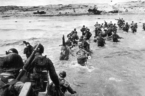1944년 6월6일 ‘디데이’(D-Day)에 미국 육군 병사들이 프랑스 북부 노르망디의 ‘유타’ 해변에 상륙하고 있다. 미국 국방부 홈페이지