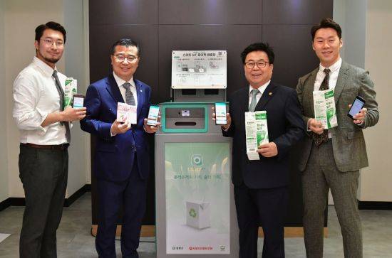 왼쪽부터 염주용 오이스터에이블 대표, 류경기 중랑구청장, 문진섭 서울우유협동조합장